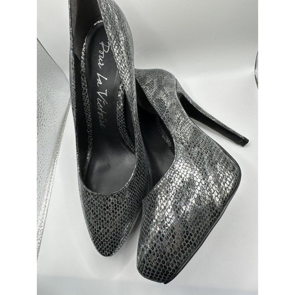NIB Pour La Victoire BLISS Silver‎ Snake Skin Size 9.5 , New in Box, Metallic